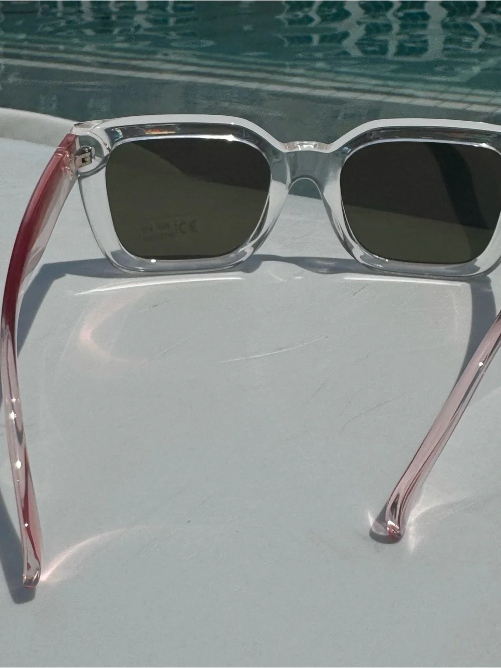 no brand chic clear